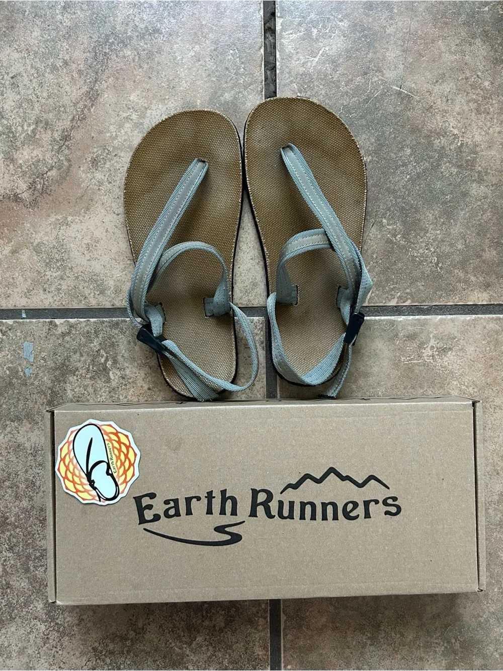 Earth Runners Alpha Sandals Women’s 7.5 in Charcoal Gray - Picture 1 of 6